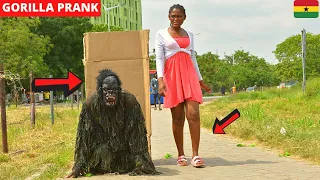 😂😂😂COUPLES RUN FOR DEAR LIFE! Giant Gorilla Prank. Intense Reactions.