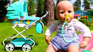 Un carrito para la bebé Annabelle. Vídeos de bebés Baby Born. Juguetes para niñas