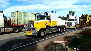 🚛. Komatsu P&H L-1850 wheel loader being hauled up Bindoon Hill.