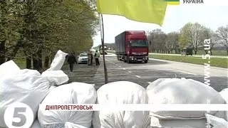 Активісти обороняють Дніпропетровськ від терористів