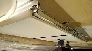 Потолок из гипсокартона: встроенный трек, или световая линия, или ниша для штор с подсветкой