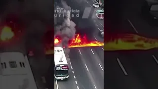 Passengers run for their lives, cars drive through flames after bus catches fire #shorts