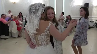 👰 Весілля. Знімання фати. Перетанцьовування з неодруженими. Кидання букету та підвязки.