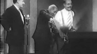 Groucho meets the world's greatest pickpocket - Rare clip from You Bet Your Life (Dec 22, 1955)