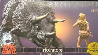 Star Ace One Million Years B.C. Triceratops & Loana Vinyl Figure Review!