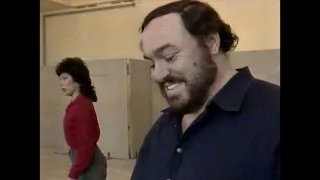 Hinter den Kulissen: Luciano Pavarotti – der Tenor probt. – Bericht von Rainer Milzkott, Dez. 1984