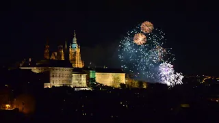 Novoroční ohňostroj 2018 Praha, New year fireworks Prague 2018 (view on Prague Castle)