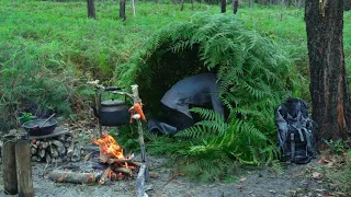 Survival shelters made of grass, stay warm all night