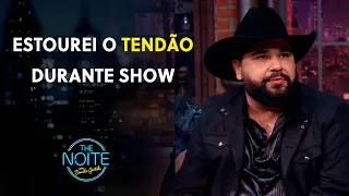 Léo, da dupla com Raphael fala sobre tombo que levou durante show em Barretos | The Noite (31/05/23)