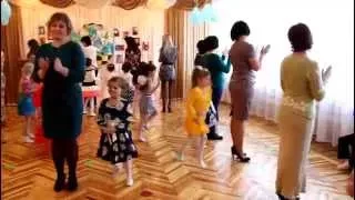 Танец девочек с мамами. ДОУ №8 "Малыш" г.Шахтерск