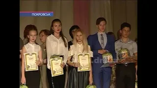«Журавлиний бал» НВК №1: кращі учні та вчителі отримали нагороди