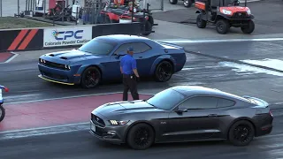 Hellcat Redeye vs Mustang GT - muscle cars drag racing