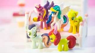 Five Little Ponies Jumping On The Bed | Nursery Rhymes Video by Little Baby Paws