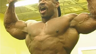 IFBB PRO TRICKY JACKSON POSING