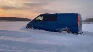 Mercedes Vito 4x4 4matic deep snow #4matic #vclasssnow #mercedesvitosnow #Mercedessnow