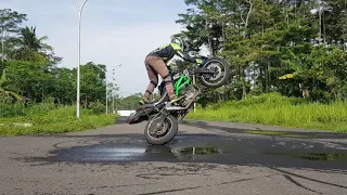 Stunt!! MT03 try and fall many times