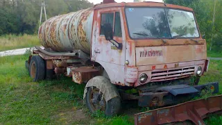 A man bought a rusty TRUCK and made a candy out of it