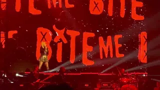 Avril Lavigne - Bite Me (live in Prague 2023)