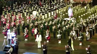 Auld Lang Syne (pipes & drums)  @ Musikparade Lanxess Arena Köln