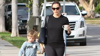 Jennifer Garner Steps Out For Coffee Amid Reports She's Ready To Start Dating Again