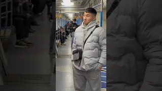 Пранк в метро - как вам реакция парня? 😳 #shorts