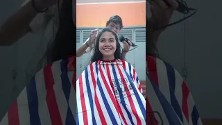 Cewek cantik potong rambut tebalnya sampai botak!!