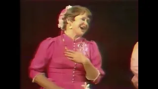 Зоя Виноградова и Виталий Копылов Дуэт Дуняшки и Федота из оперетты"Бабий бунт" 1976 год
