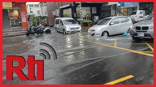Flooding transforms Kaohsiung roads into waterways | Taiwan News | RTI