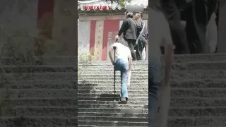 Despite losing her leg, this Chinese woman climbed #Mount Tai in China's Shandong on a #crutch