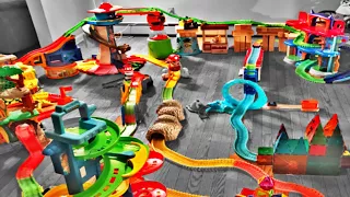 MAGIC TRACKS TOYS CHALLENGE! GIANT RACE TRACK! Light up Cars! Lots of Crashes