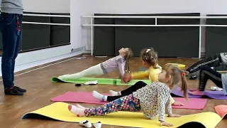 Полина Первый день на танцах PoNaBi Kids TV