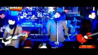 Jonas Brothers - New Year's Eve 12.31.08 • [HQ] (LIVE: Times Square)