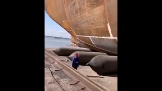 Спуск корабля на воду