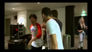 One Direction dancing