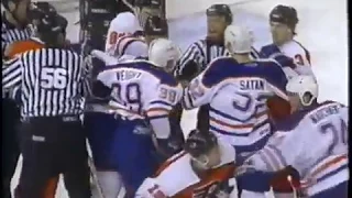 Boris Mironov tries to fight Mikael Renberg (1995)