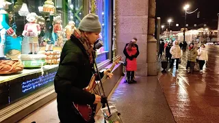 Modern Talking - "Cheri Cheri lady", исполняет уличный музыкант Фил Петров на Невском проспекте...