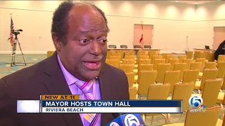 Demand grows for Jonathan Evans to return as  Riviera Beach city manager