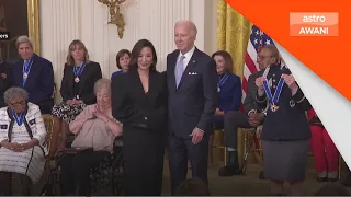 Michelle Yeoh salah seorang penerima Medal Of Freedom