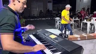 Gildenes Araújo e seus teclados a melhor seresta ao vivo em aranau Ceará bar do giliarde