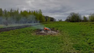 Жгу мусор пока соседей нет. Появились клещи.