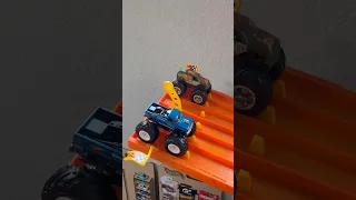 Big Foot Vs “Big Foot” Monster Trucks Hot Wheels Race