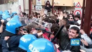 Roma, scontri alla Sapienza: le cariche della polizia