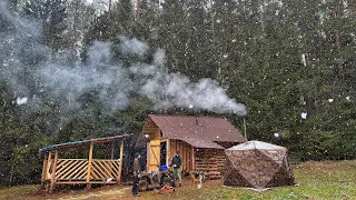 СНЕГОПАД НА МАЙСКИЕ ПРАЗДНИКИ! В ЛЕСНОЙ ИЗБУШКЕ- БАНЯ! ШАШЛЫК!