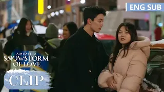 So tense! His look reveals all his desires! | [Amidst a Snowstorm of Love] Clip EP07(ENG SUB)