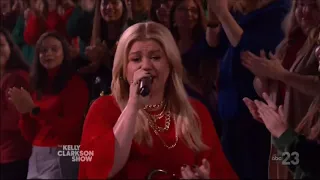 Kelly Clarkson sings "Run Run Rudolph" Chuck Berry Cover Live Concert 2019 HD 1080p