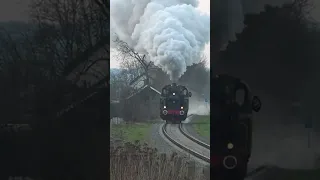 HSIJ stoomlocomotief 57 ‘Bonne’ vertrekt tijdens een proefrit vanuit Eys richting Simpelveld