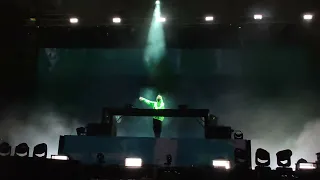 Alan Walker Performing at Chennai Sunburn - All Falls down