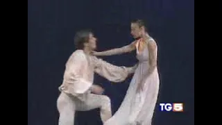 TG5, Roberto Bolle al Todi Festival 2005, dir.art.Vittoria Ottolenghi, M.Fargnoli, sovr. S.Marchini