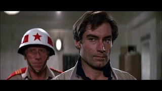 Искры из глаз (1987) — Джеймс Бонд в тюрьме — Сцена из фильма 6/7