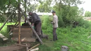 Чистить колодец.  24. 06. 2016. Посёлок Потеряевка.